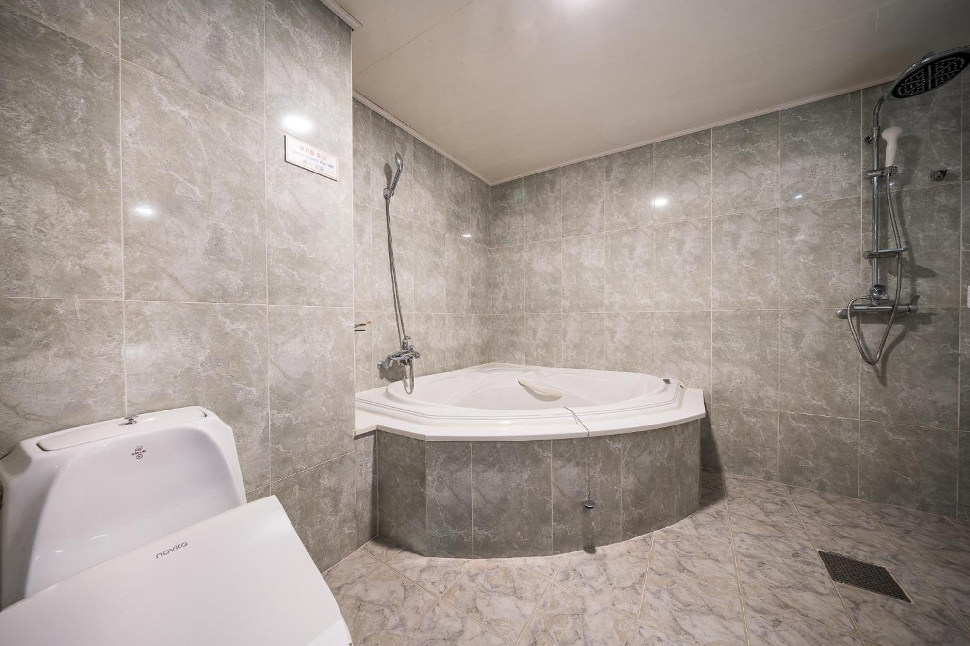 Symphony Hotel Suwon Exteriér fotografie